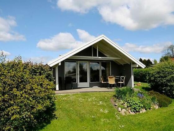 Two-Bedroom Holiday home in Hejls 16 - Photo4