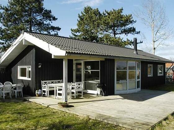 Three-Bedroom Holiday home in Asperup 1
