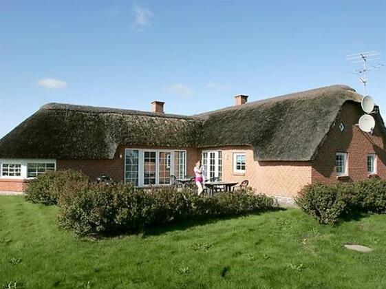 Six-Bedroom Holiday home in Oster Assels
