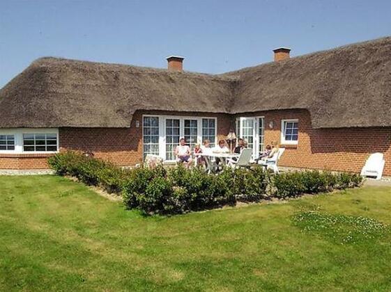 Six-Bedroom Holiday home in Oster Assels - Photo4