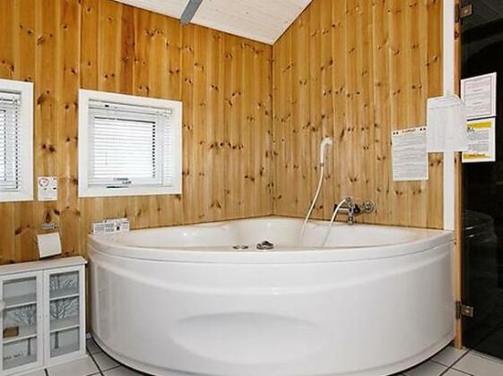 Three-Bedroom Holiday home in Oster Assels 1 - Photo4