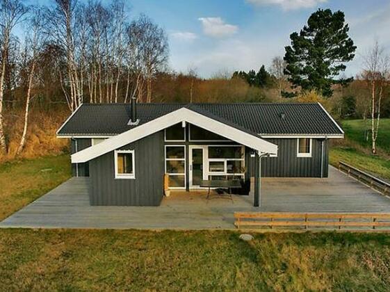 Four-Bedroom Holiday home in Hojby 1 - Photo2