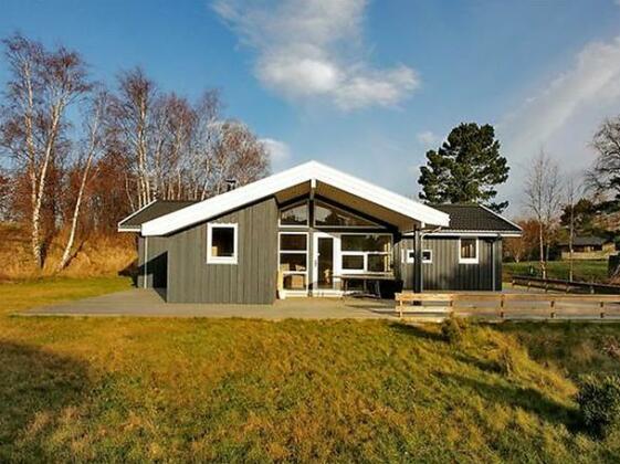 Four-Bedroom Holiday home in Hojby 1 - Photo4