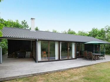 Three-Bedroom Holiday home in Hojby 3