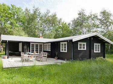 Two-Bedroom Holiday home in Hojby 3