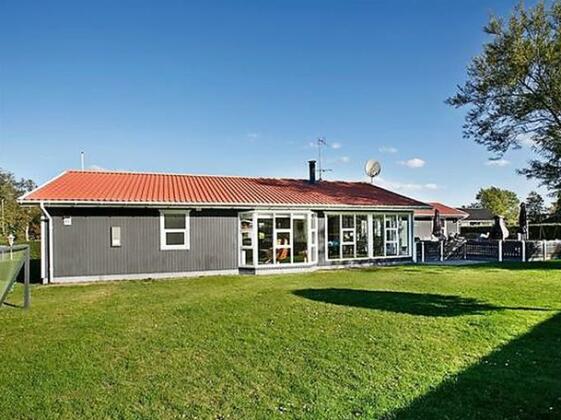 Five-Bedroom Holiday home in Hadsund 1
