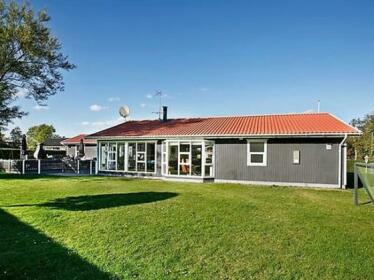 Five-Bedroom Holiday home in Hadsund 1