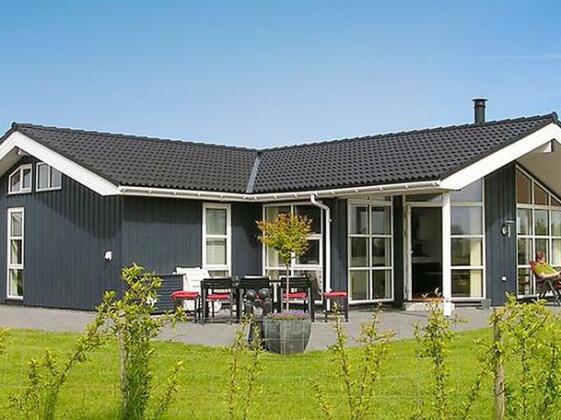 Four-Bedroom Holiday home in Hadsund 11