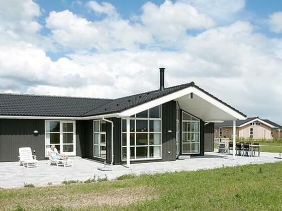 Four-Bedroom Holiday home in Hadsund 12