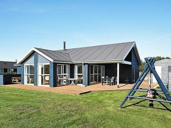 Four-Bedroom Holiday home in Hadsund 13 - Photo2