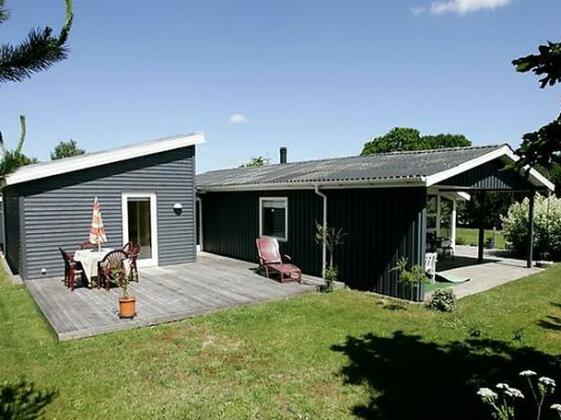 Four-Bedroom Holiday home in Hadsund 16 - Photo2
