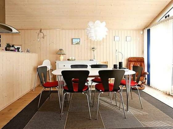 Four-Bedroom Holiday home in Hadsund 8 - Photo4