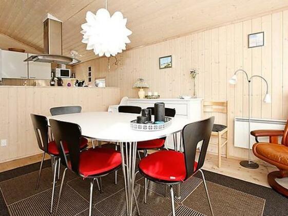 Four-Bedroom Holiday home in Hadsund 8 - Photo5