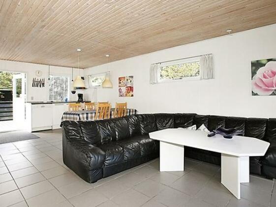 Two-Bedroom Holiday home in Hadsund 8 - Photo3