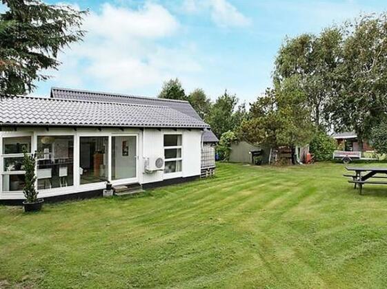 Three-Bedroom Holiday home in Rodby 31 - Photo2