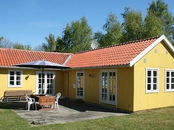 Three-Bedroom Holiday home in Ronne 2