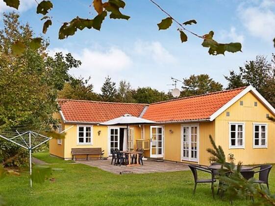 Three-Bedroom Holiday home in Ronne 2 - Photo2