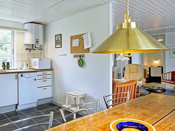Three-Bedroom Holiday home in Ronne 2 - Photo5