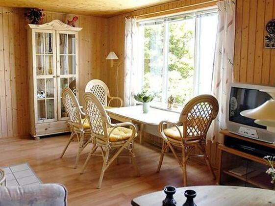 Two-Bedroom Holiday home in Ronne 1 - Photo5