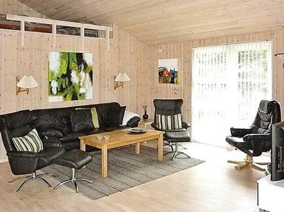 Four-Bedroom Holiday home in Saltum 2 - Photo3
