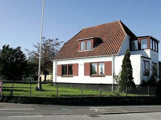 Two-Bedroom Holiday home in Allinge 4 - Photo2