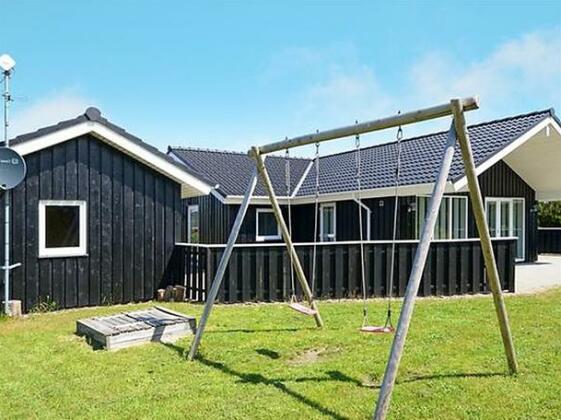 Four-Bedroom Holiday home in Tarm 1 - Photo3