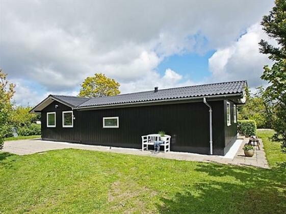 Three-Bedroom Holiday home in Spottrup 2