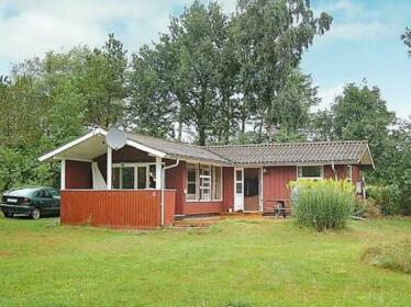 Two-Bedroom Holiday home in Hojslev 4