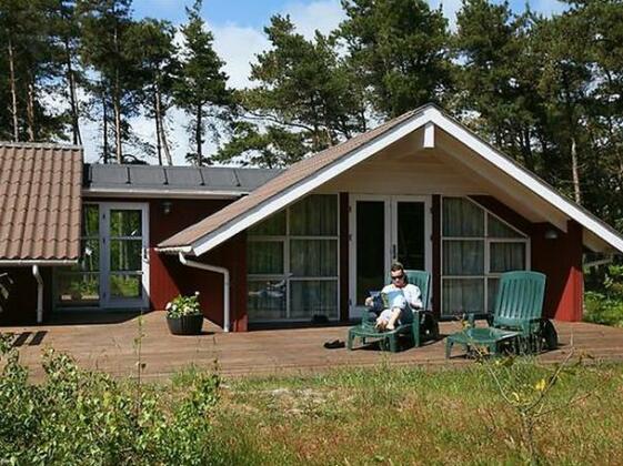 Four-Bedroom Holiday home in Aakirkeby 6 - Photo2