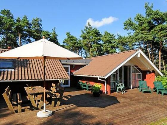 Four-Bedroom Holiday home in Aakirkeby 6 - Photo3