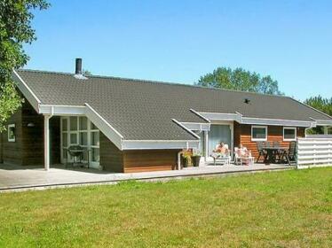Four-Bedroom Holiday home in Aakirkeby 7
