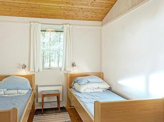 Three-Bedroom Holiday home in Aakirkeby 5 - Photo3