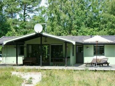 Three-Bedroom Holiday home in Aakirkeby 8