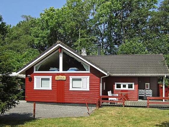 Two-Bedroom Holiday home in Aakirkeby 1 - Photo2