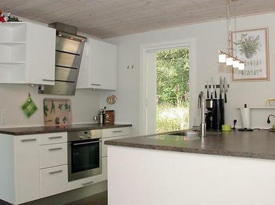 Two-Bedroom Holiday home in Aakirkeby 3 - Photo3