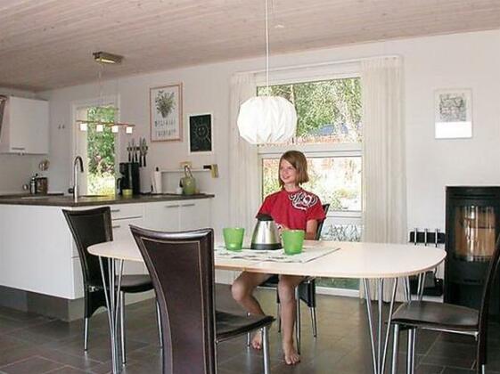 Two-Bedroom Holiday home in Aakirkeby 3 - Photo4