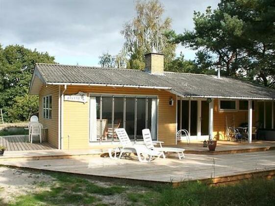 Two-Bedroom Holiday home in Aakirkeby 4