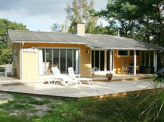 Two-Bedroom Holiday home in Aakirkeby 4 - Photo3