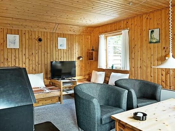 Two-Bedroom Holiday home in Aakirkeby 8 - Photo4