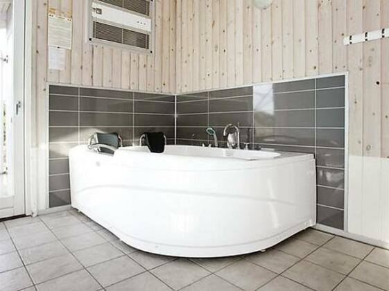 Four-Bedroom Holiday home in Thisted 16 - Photo5