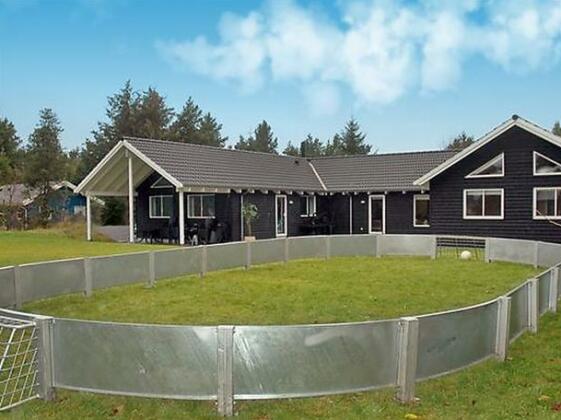 Eight-Bedroom Holiday home in Blavand 1 - Photo3
