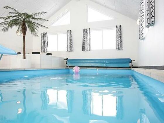 Eight-Bedroom Holiday home in Blavand 1 - Photo4