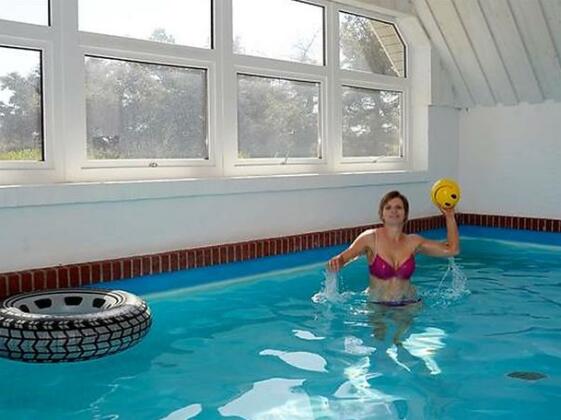 Five-Bedroom Holiday home in Blavand 8 - Photo4