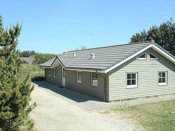 Four-Bedroom Holiday home in Blavand 12