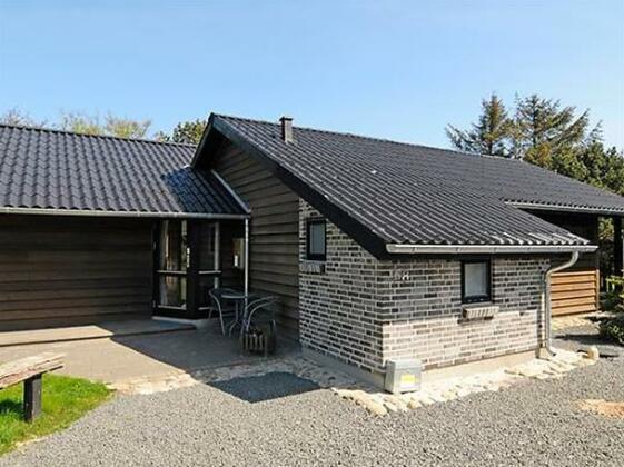 Four-Bedroom Holiday home in Blavand 14 - Photo4