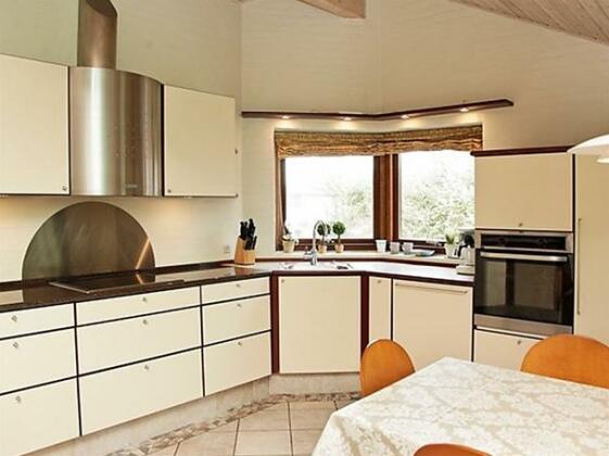 Four-Bedroom Holiday home in Blavand 36 - Photo4