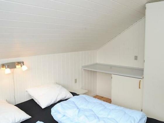 Four-Bedroom Holiday home in Blavand 45 - Photo2