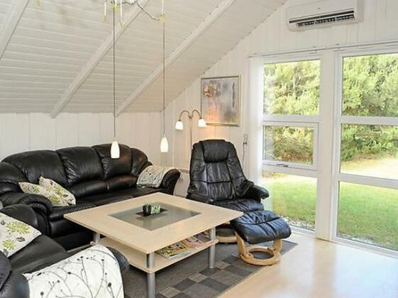 Four-Bedroom Holiday home in Blavand 45 - Photo3