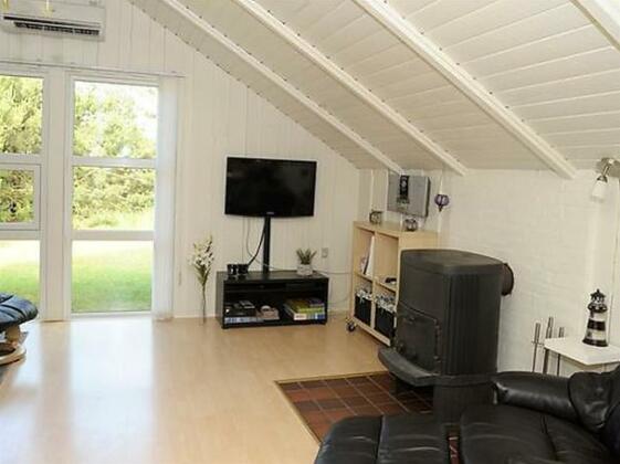Four-Bedroom Holiday home in Blavand 45 - Photo4