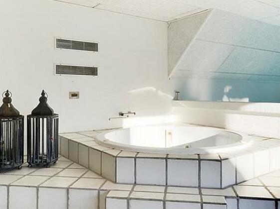 Four-Bedroom Holiday home in Blavand 49 - Photo5